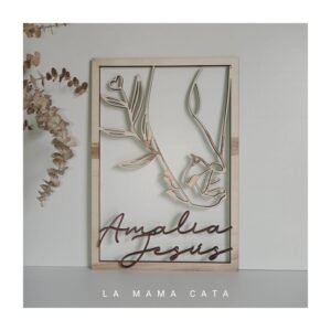 Marco de madera personalizado con dibujo de manos entrelazadas