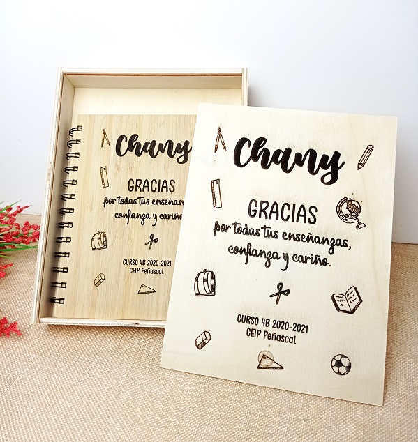 Libreta con caja de madera